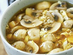  9. Súp nấm đậu phụ